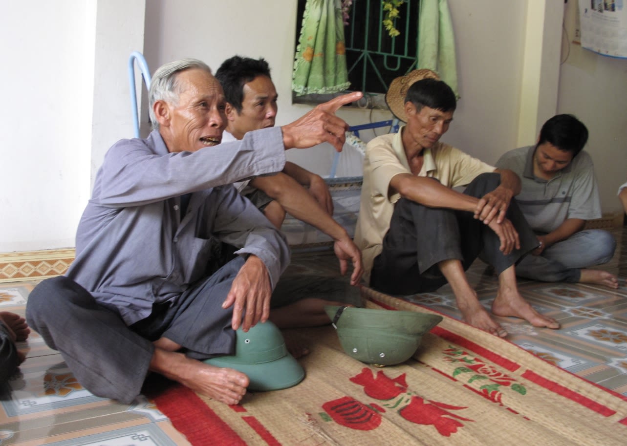 Selected Vietnamese farmers are involved as 'farmer researchers' and engage in research planning, implementation and analysis.