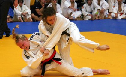 UQ’s women’s judo team finished with six medals