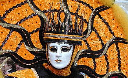 A colourful mask worn during Carnival in Venice. Image: Alexander Wallnöfer