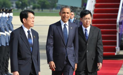 US President Barack Obama arriving in Bangkok on his 2012 visit, with then-Deputy Prime Minister, Phongthep Thepkanchana.